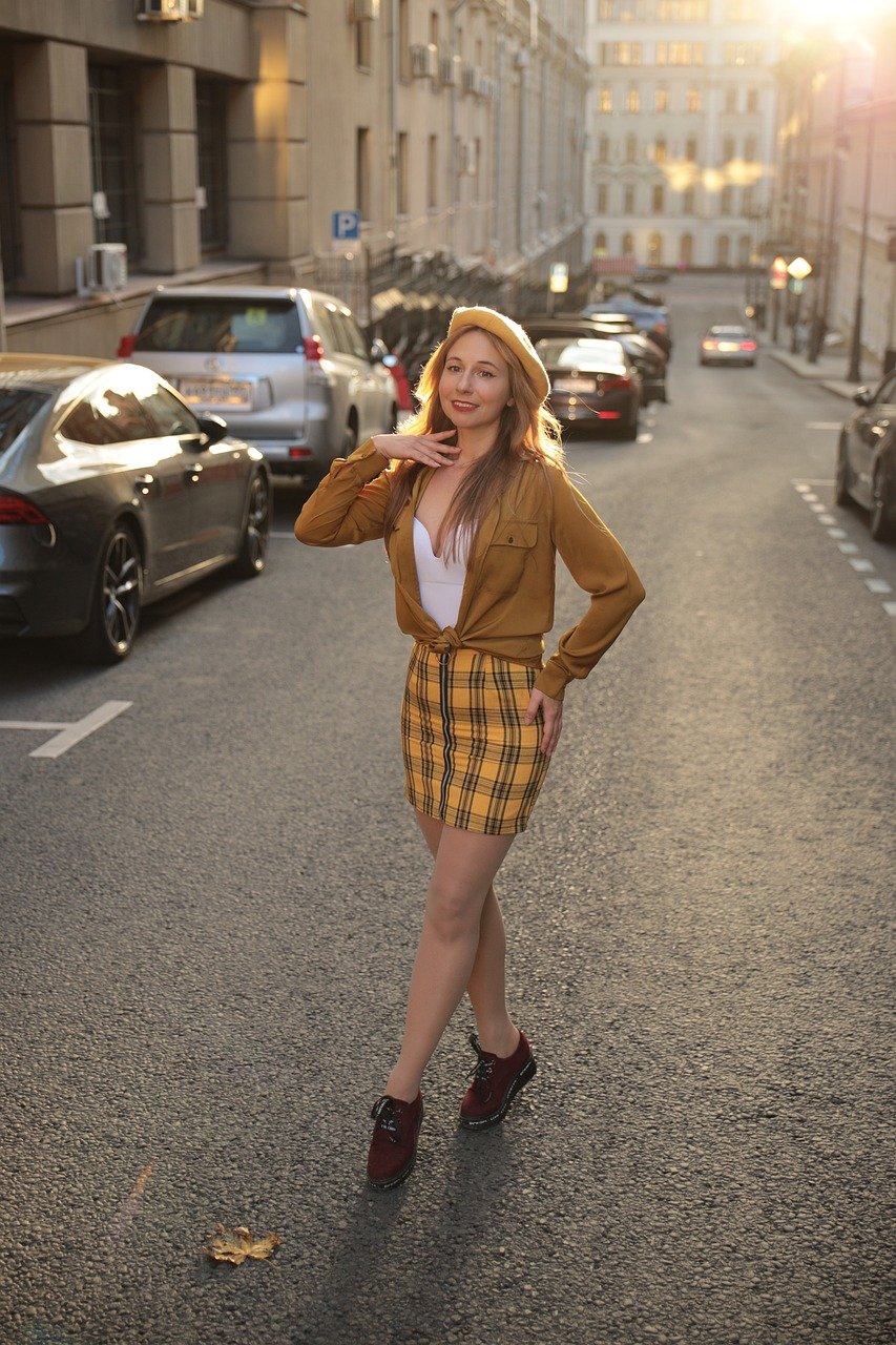 entdecken sie die neuesten herbstmode-trends 2024: stilvolle outfits, warme farben und angesagte accessoires f&uuml;r die k&uuml;hle jahreszeit.