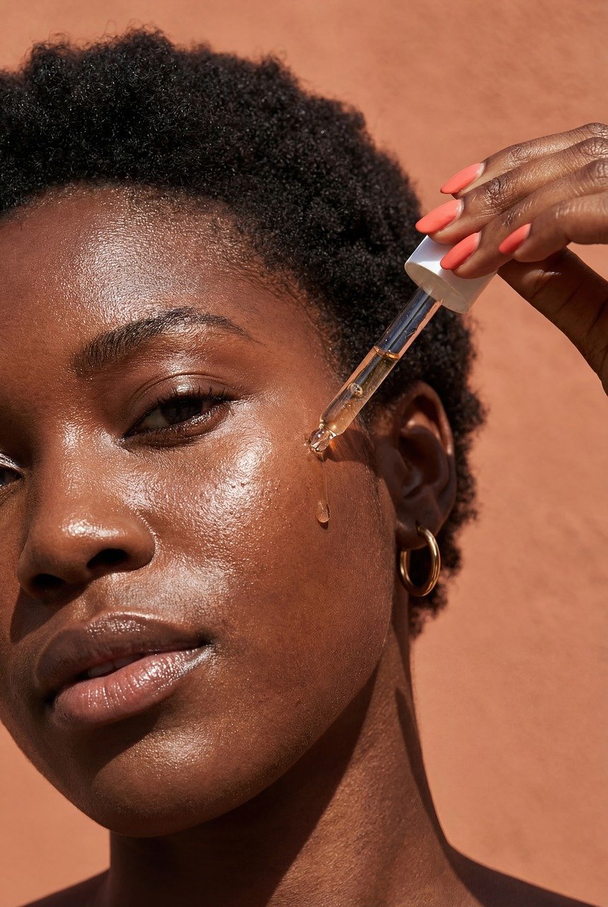 entdecken sie die perfekte hautpflegeroutine f&uuml;r strahlende und gesunde haut. tipps und produkte f&uuml;r ihre t&auml;gliche skincare routine.